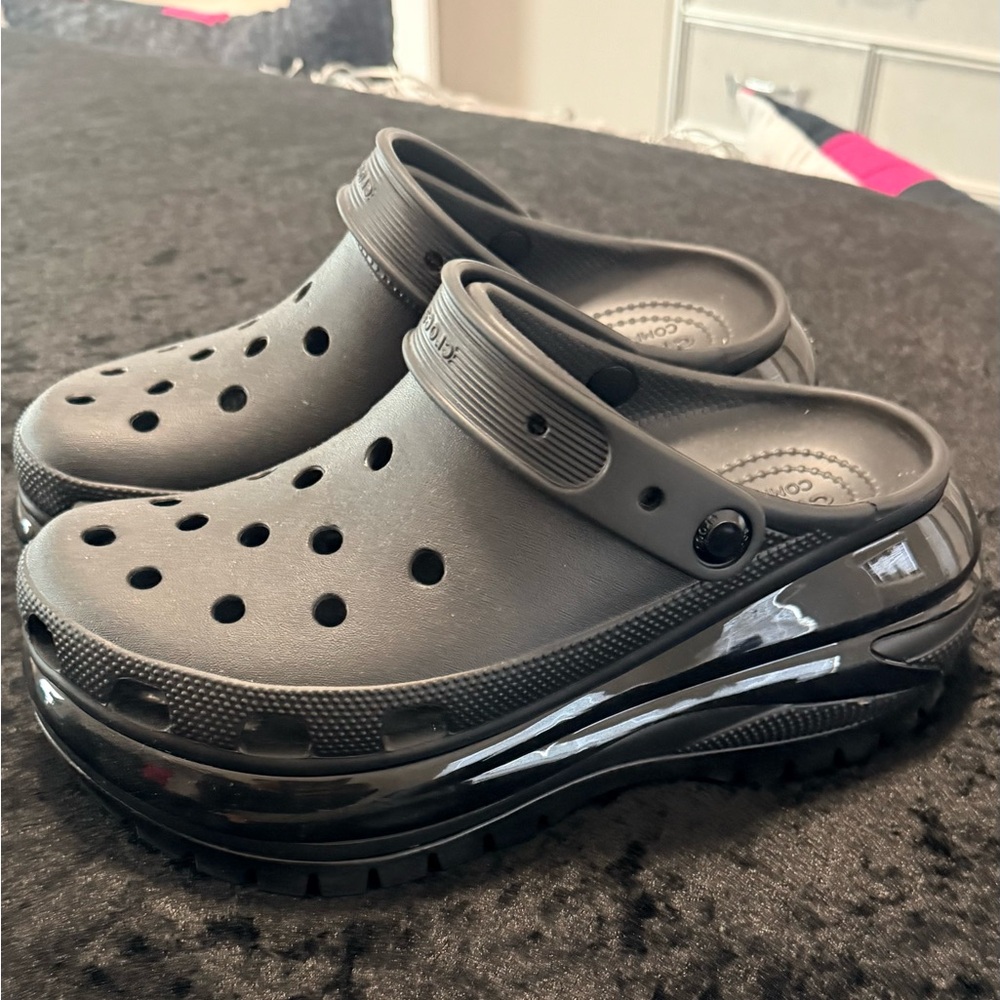 Mega Crocs - image 2